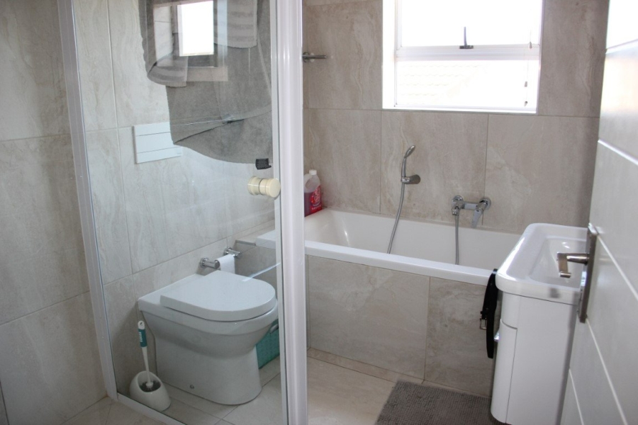 4 Bedroom Property for Sale in Somerset Country Estate Western Cape